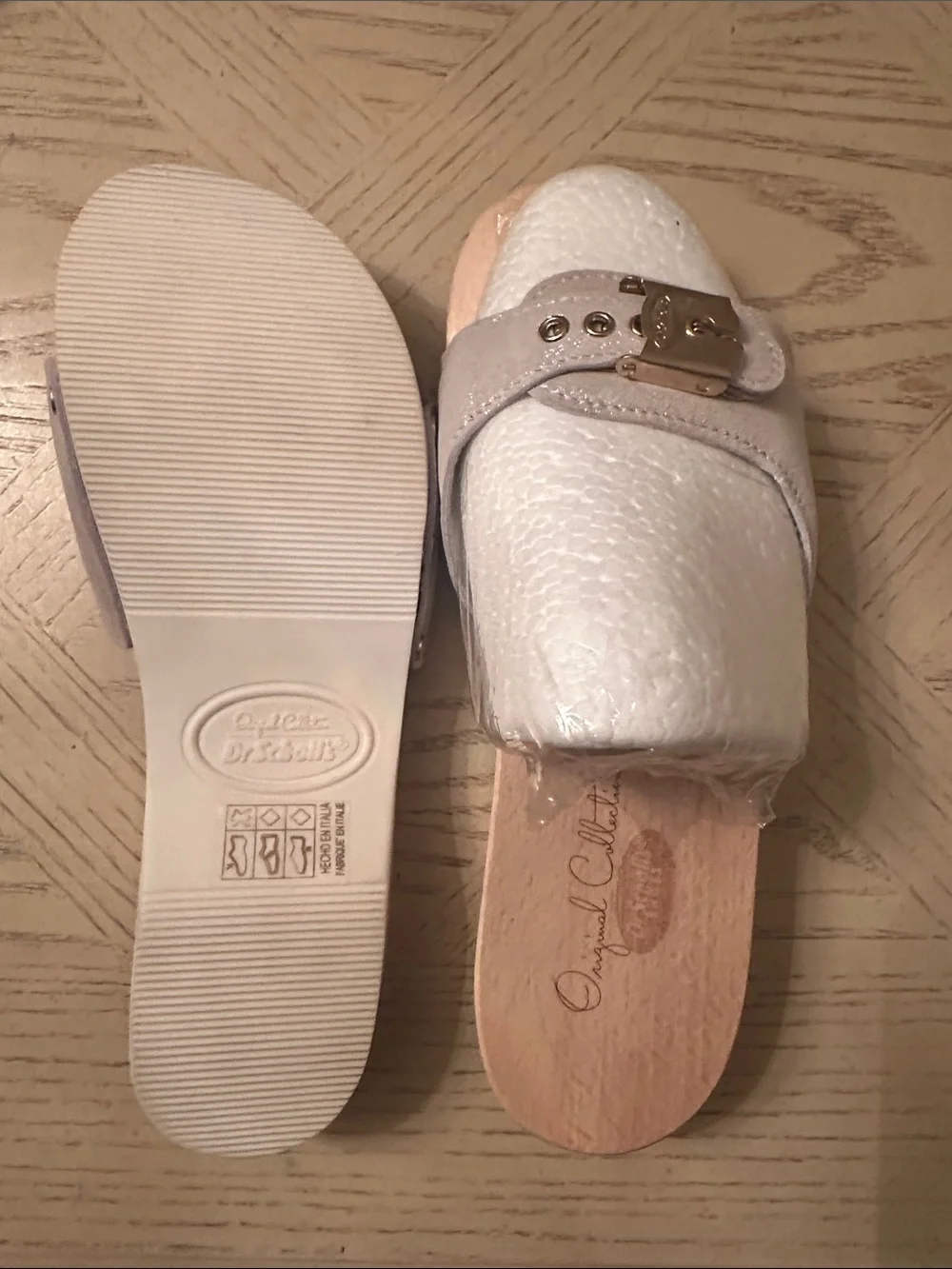 Dr.Scholl’s White Textured Leather Slide Clogs with Metallic Accent - Picture 4 of 7